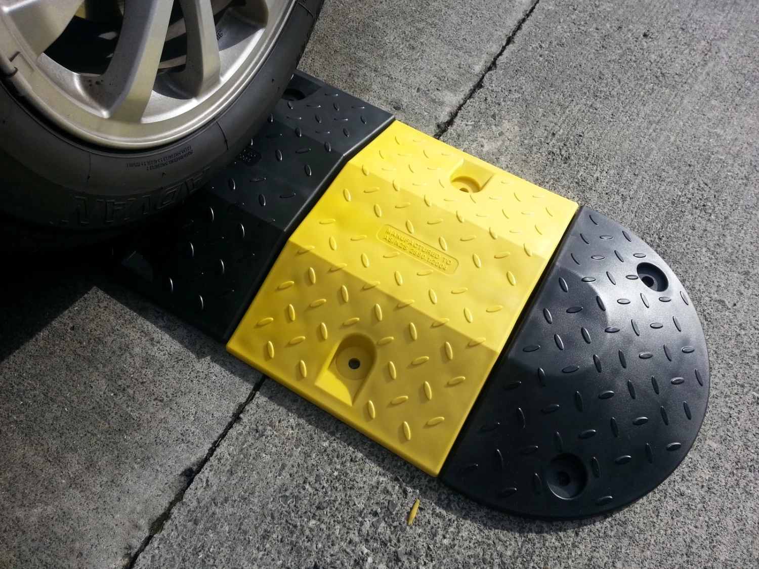 25cm Barrier Speed Hump Body Module - Yellow - Image 3